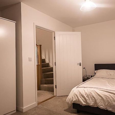 Exquisite Cozy House, Close To Train Station And Amenities Harold Wood 외부 사진