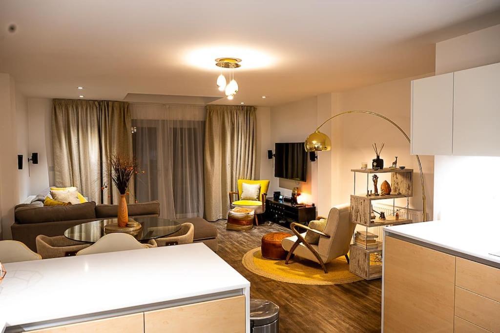 Exquisite Cozy House, Close To Train Station And Amenities Harold Wood 외부 사진