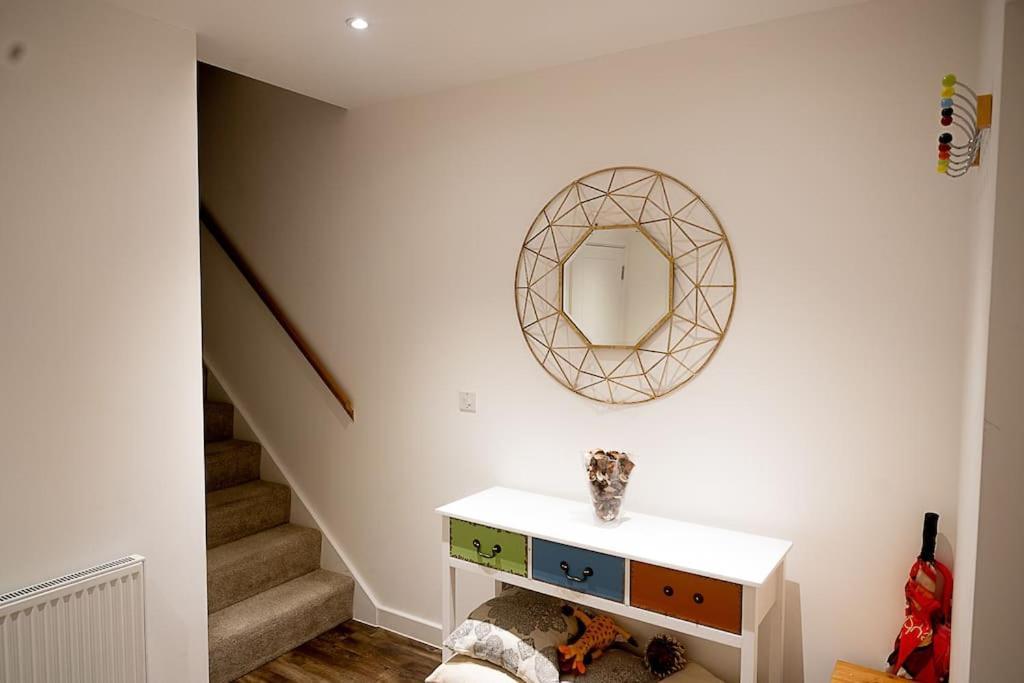 Exquisite Cozy House, Close To Train Station And Amenities Harold Wood 외부 사진