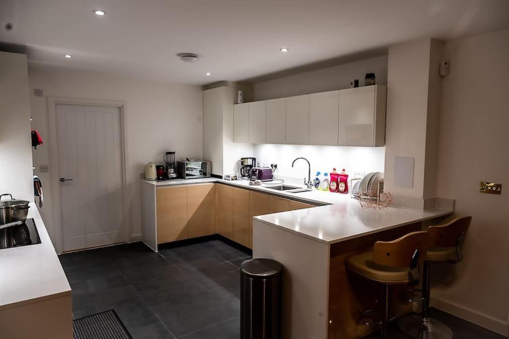 Exquisite Cozy House, Close To Train Station And Amenities Harold Wood 외부 사진